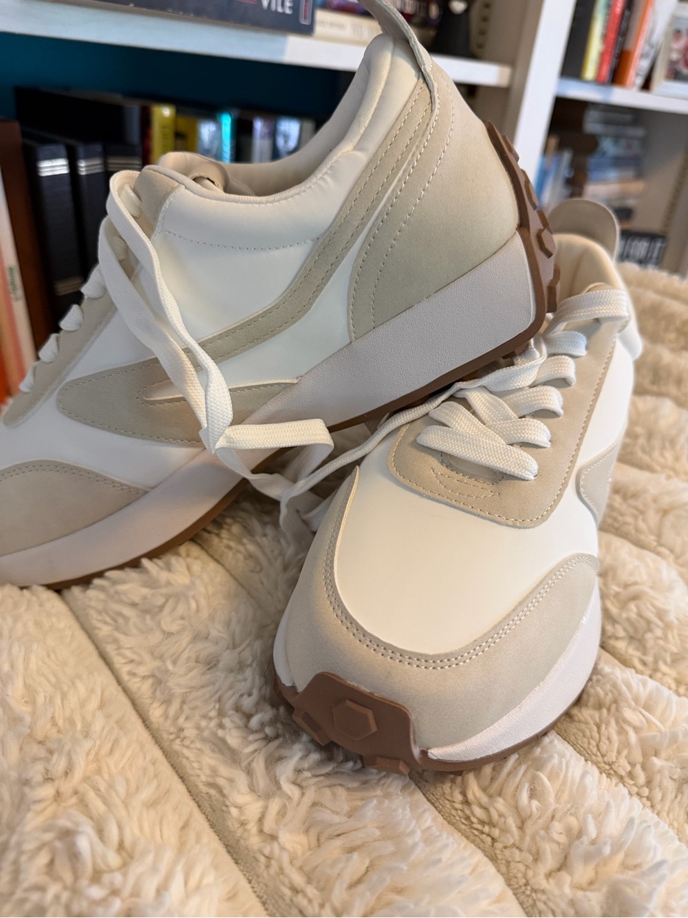 NWT Dolce Vita White Beige Retro Sneakers Size 10 Gum Sole